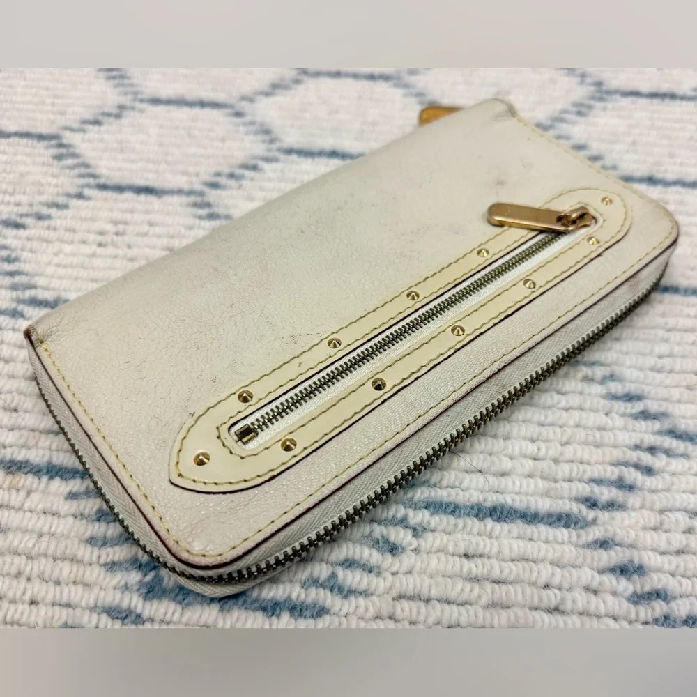 LOUIS VUITTON Vintage Y2K Suhali Cream Leather Zippy Wallet Clutch W/ Gold Studz